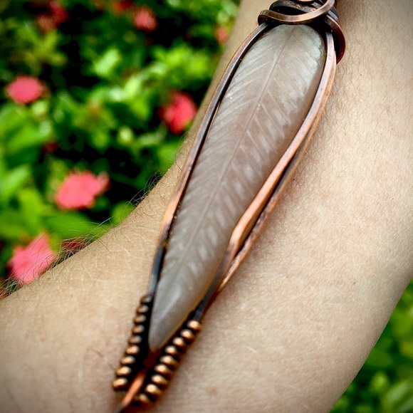 Moonstone copper wire wrapped pendant necklace - Picture 5 of 10